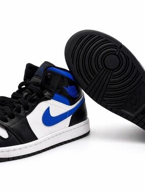 Jordan Mid Sneaker in Black & White